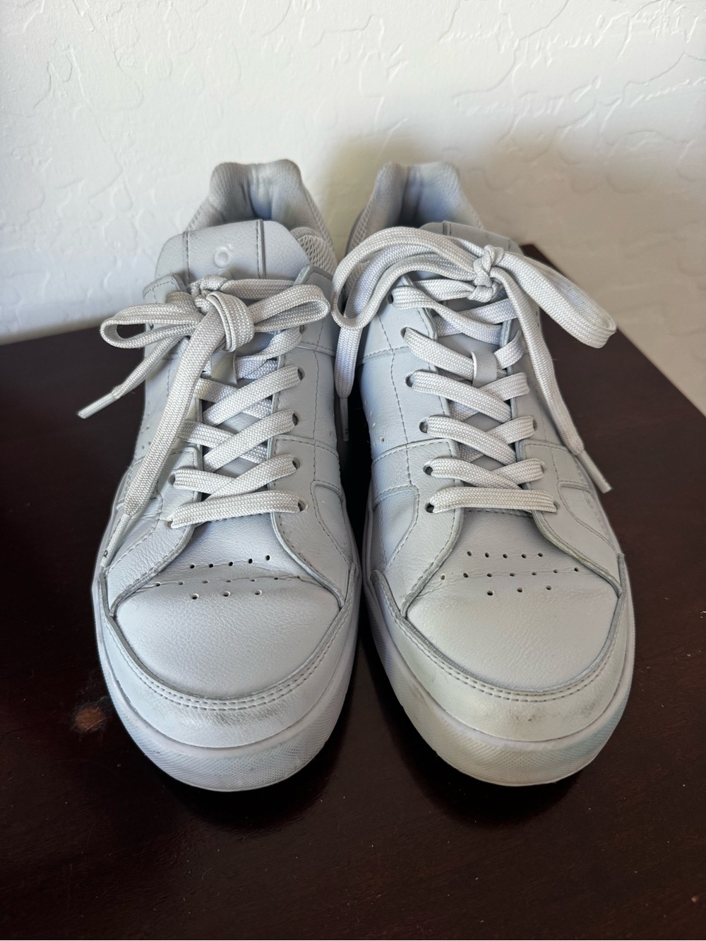 Men's Low-Top Lace-Up Sneakers in Light Gray